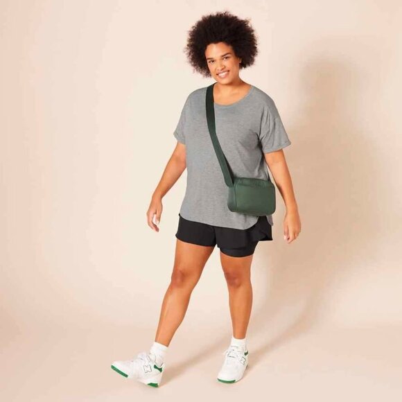 Amazon Essentials Women's Large Plus Size Studio Relaxed-fit Lightweight Crew - Picture 3 of 5